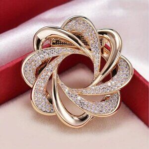 Rhinestone inlaid Gold Twist Brooch Pin